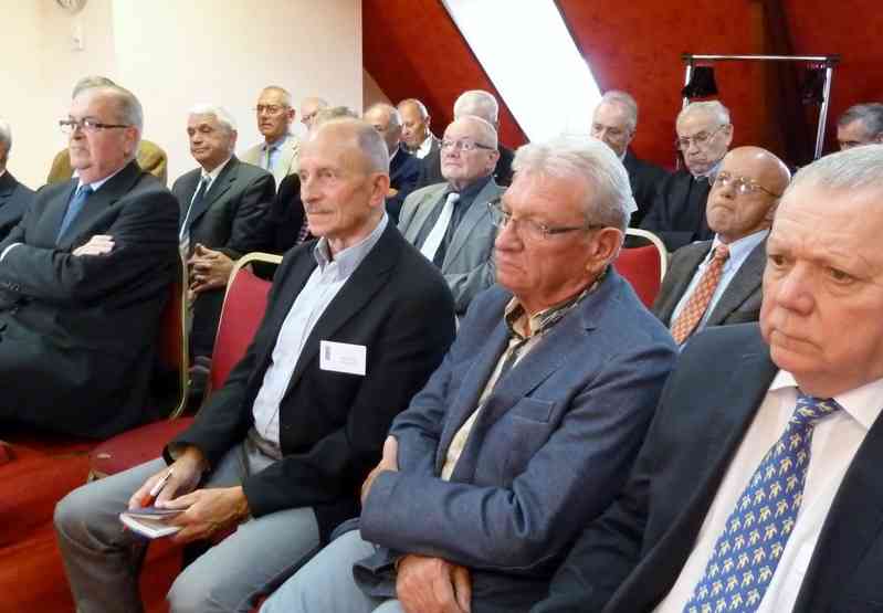 02_P1130146 (Clement).jpg - Les membres attentifs...